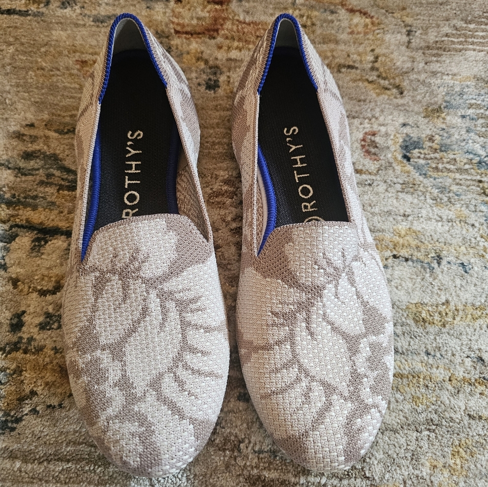 NWOT Rothys loafers sz 8.5, cream and tan floral pattern